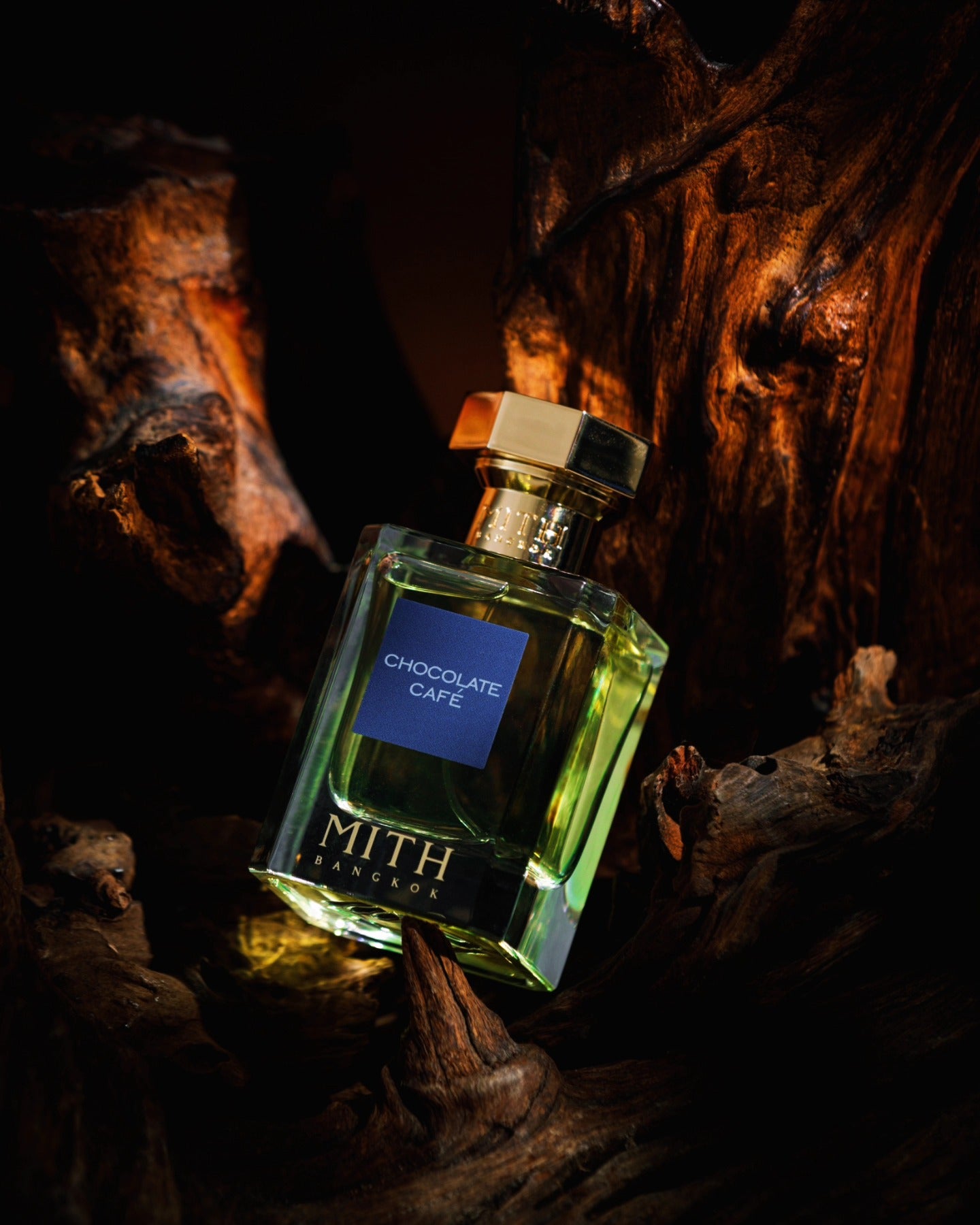 Chocolate Café lifestyle image, warm chocolate coffee perfume