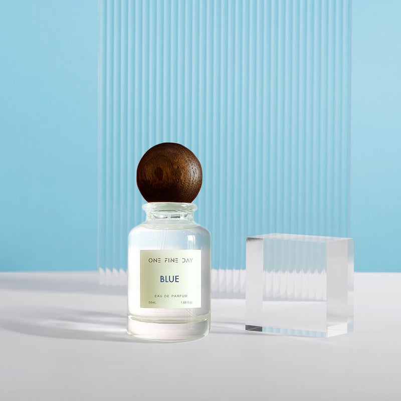 Blue perfume bottle, refreshing blue fragrance