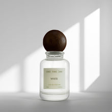 White perfume bottle, pure white fragrance